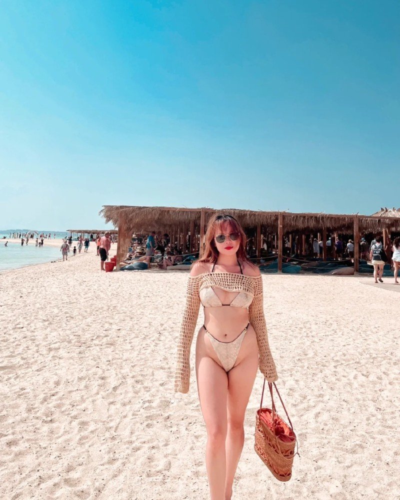 gái xinh vú to mặc bikini 18