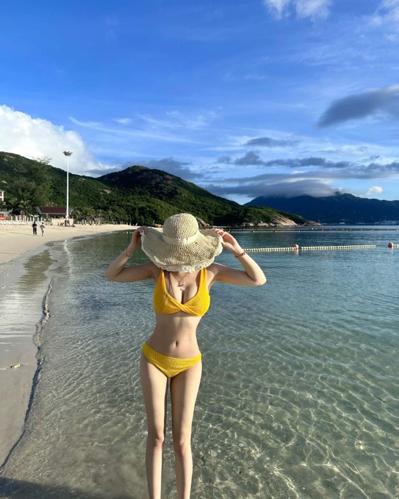 gái xinh vú to mặc bikini 20