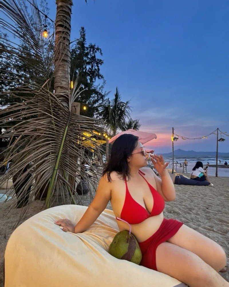 gái xinh vú to mặc bikini 33