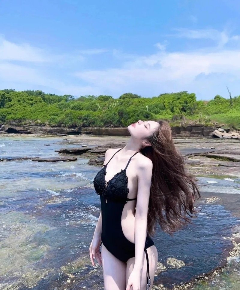 gái xinh vú to mặc bikini 35