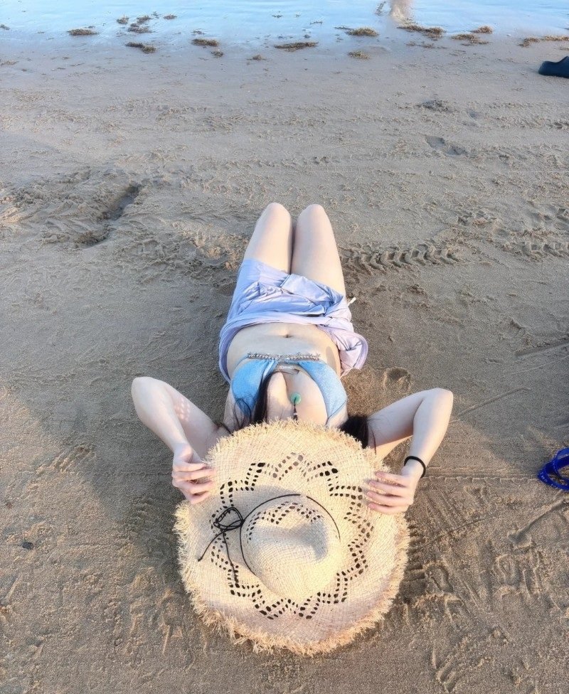 gái xinh vú to mặc bikini 5