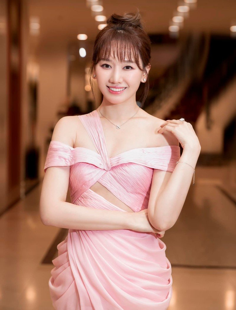 hari won bikini 18