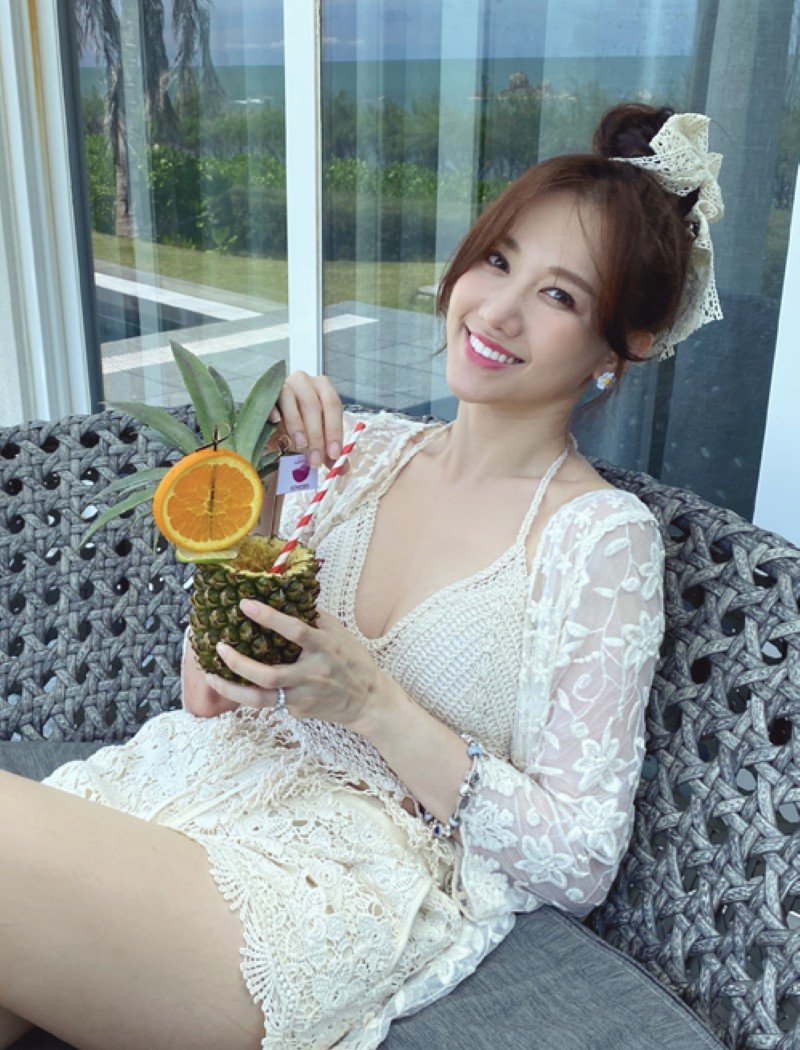 hari won bikini 30