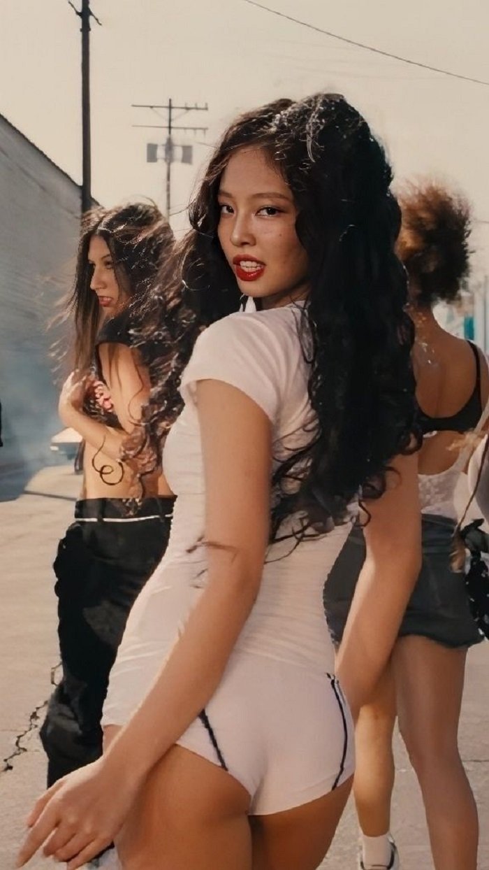 jennie sexy 18
