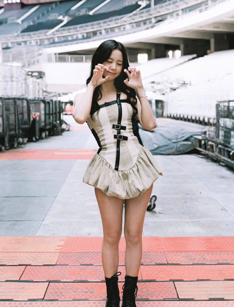 jisoo bikini 17