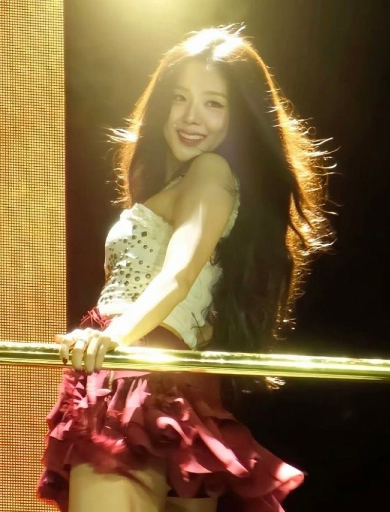 jisoo bikini 19