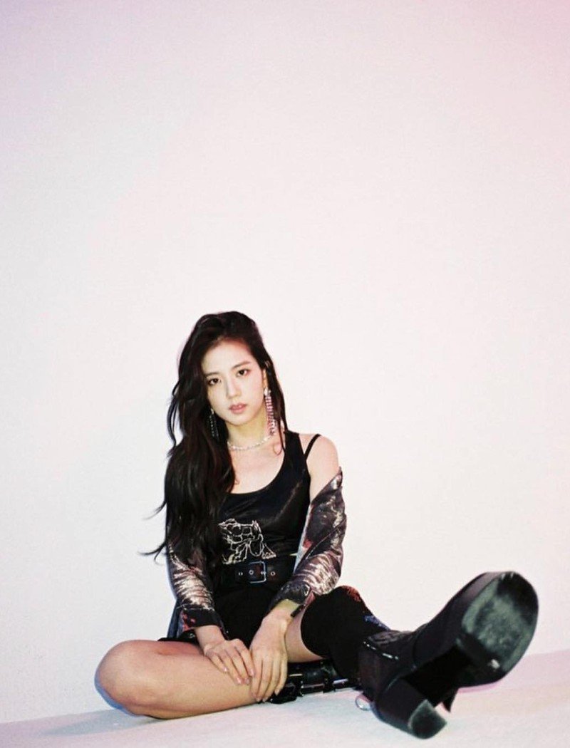 jisoo bikini 2