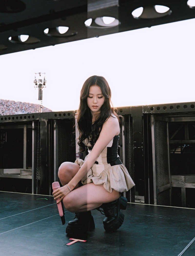 jisoo bikini 20