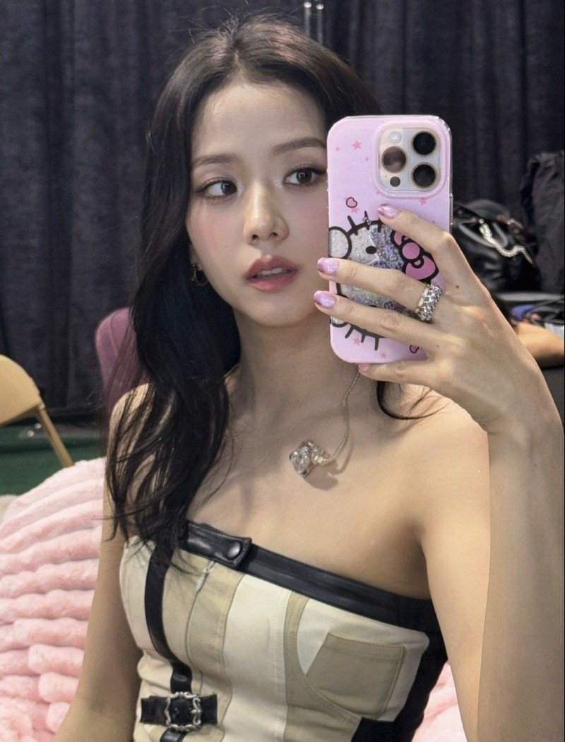 jisoo bikini 23