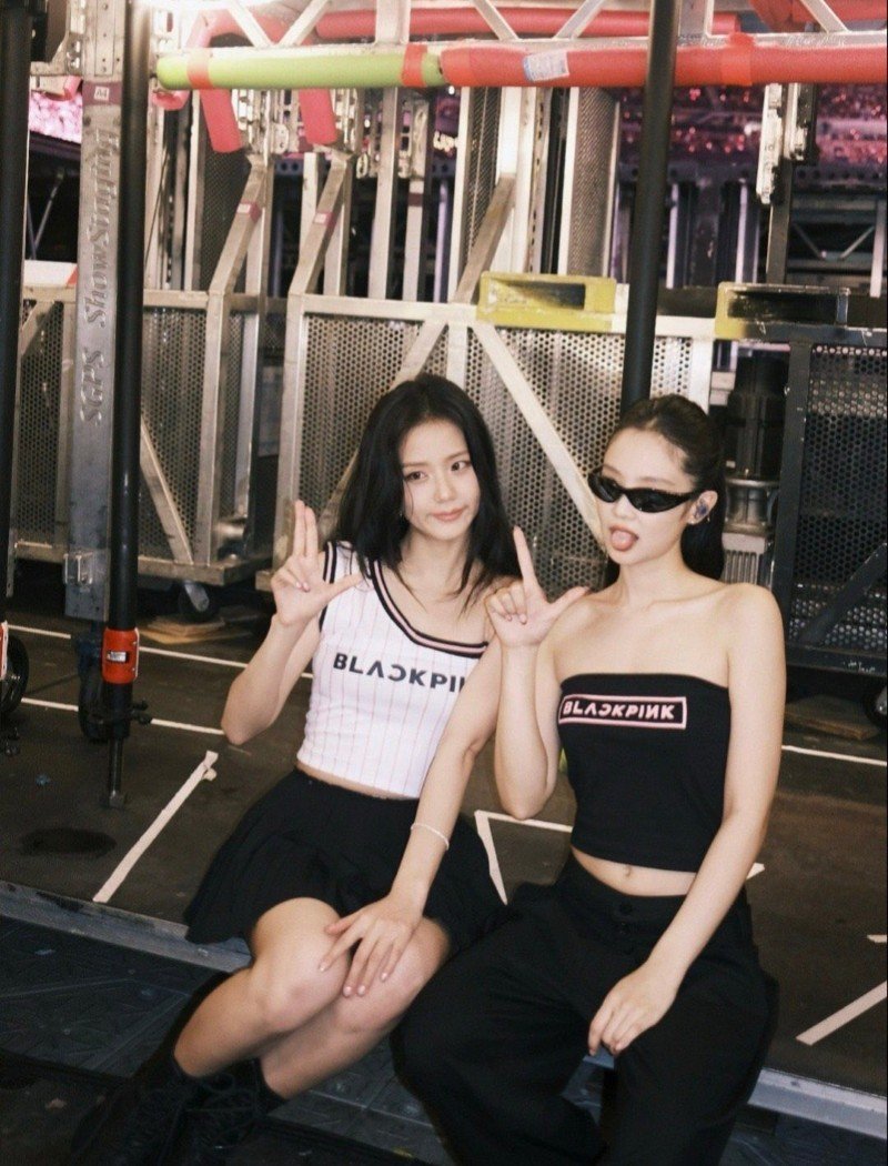 jisoo bikini 24