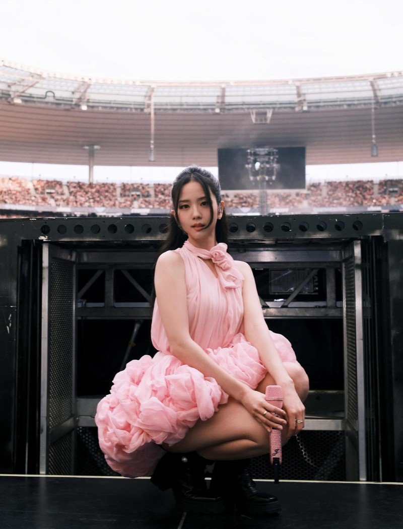 jisoo bikini 28