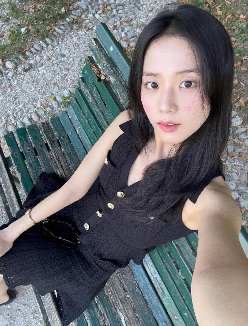 jisoo bikini 31