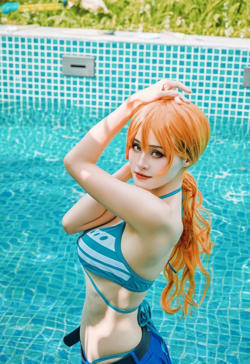 nami bikini 18