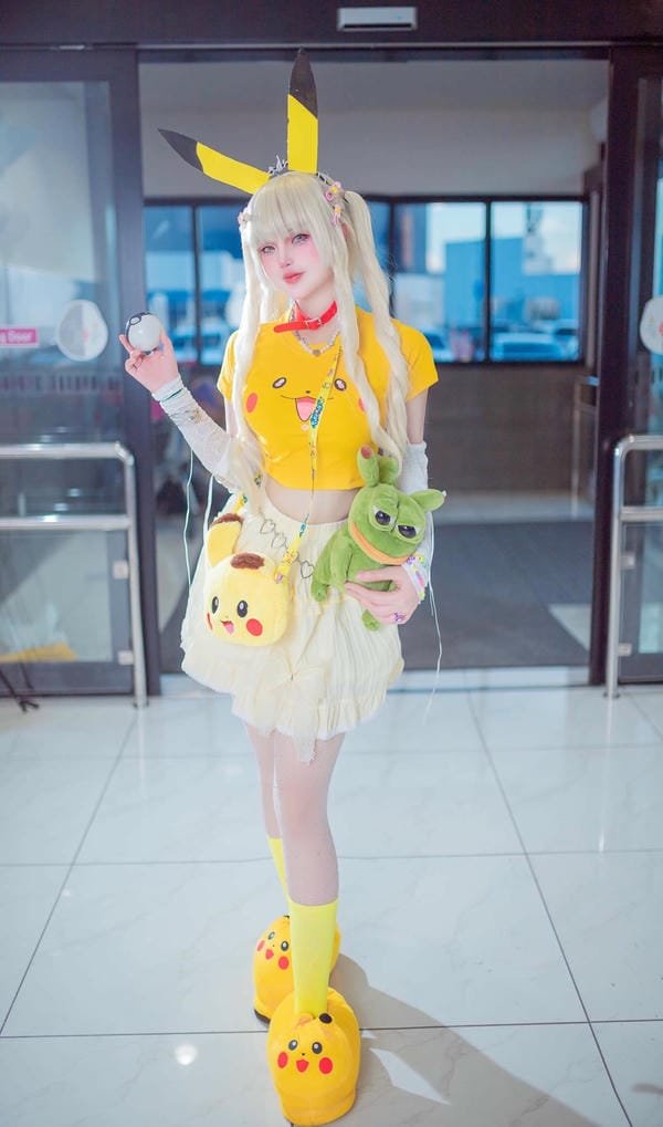 pikachu cosplay​ 11