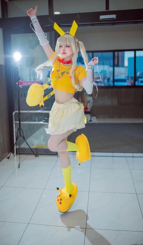pikachu cosplay​ 12