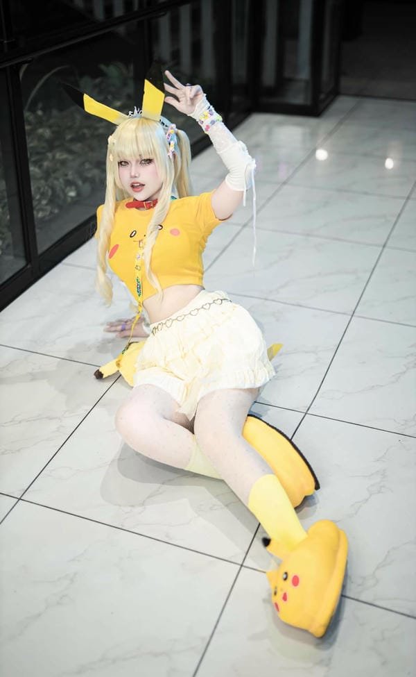 pikachu cosplay​ 4