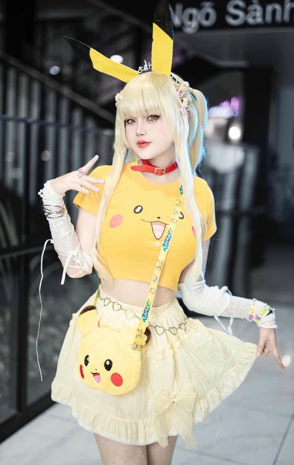 pikachu cosplay​ 5