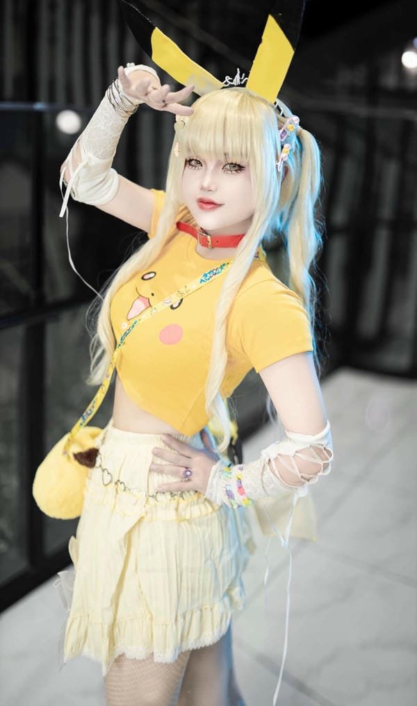 pikachu cosplay​ 6
