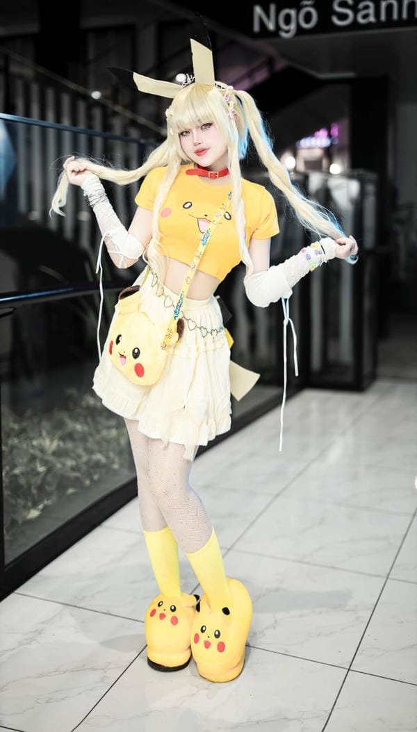 pikachu cosplay​ 7