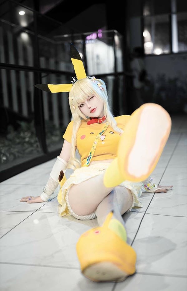 pikachu cosplay​ 8