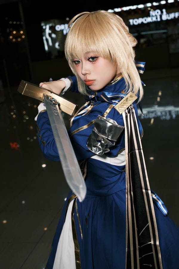 saber cosplay 2