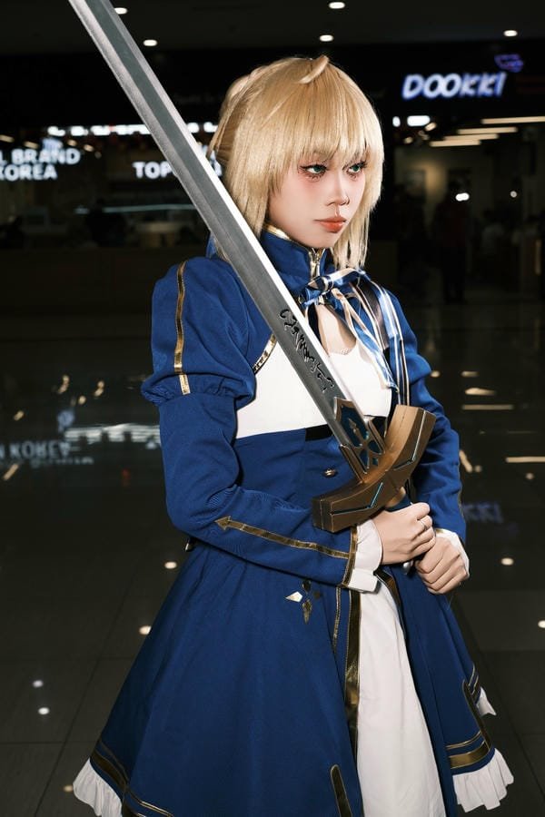 saber cosplay 3