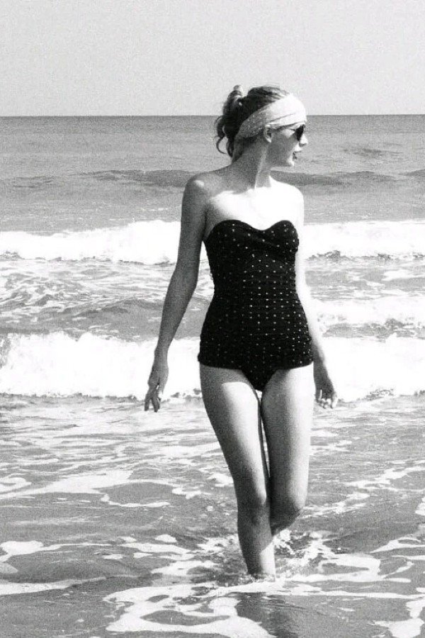 taylor swift bikini 25