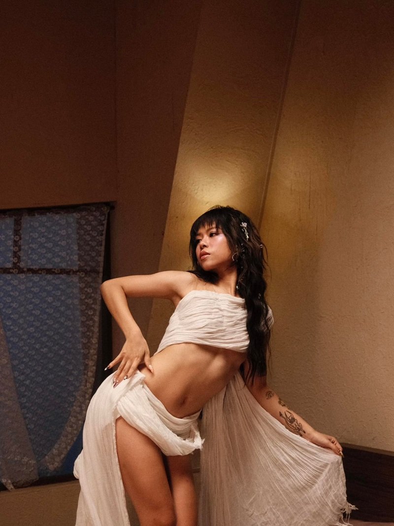 Tlinh bikini 2