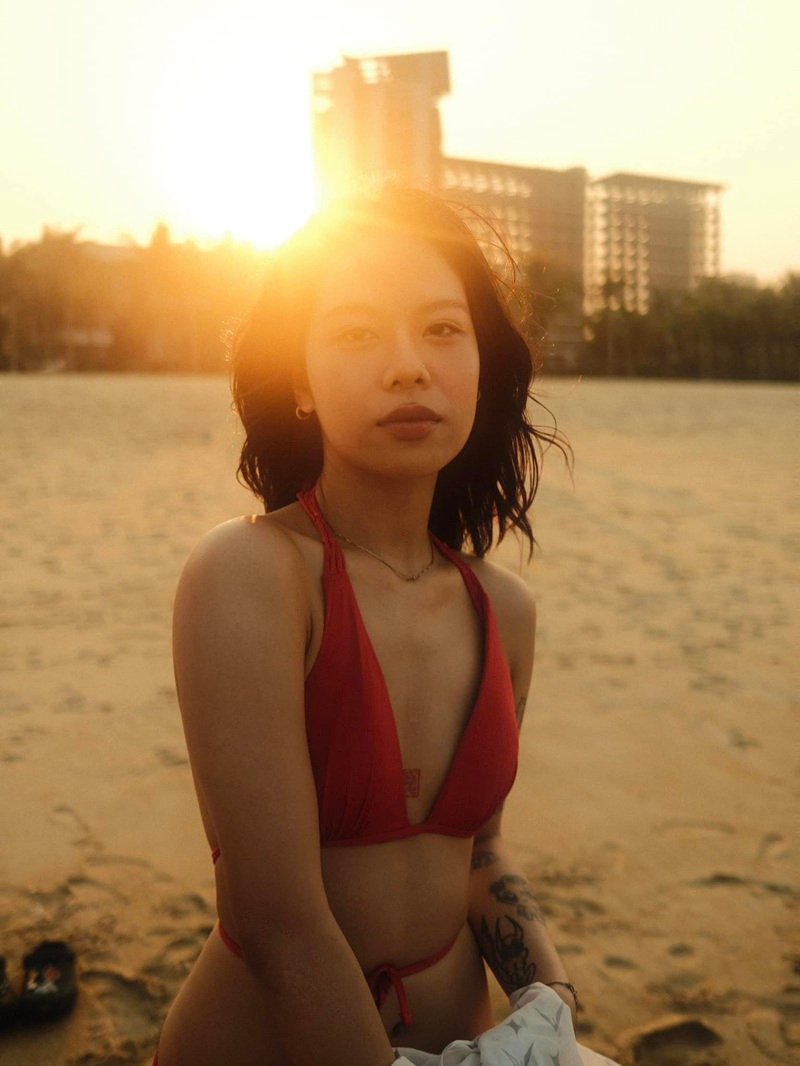 Tlinh bikini 3