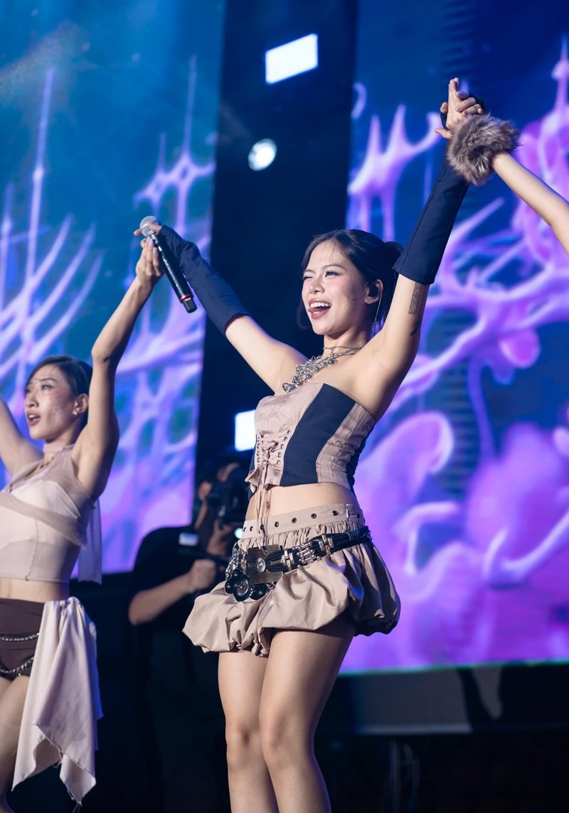 Tlinh sexy 12