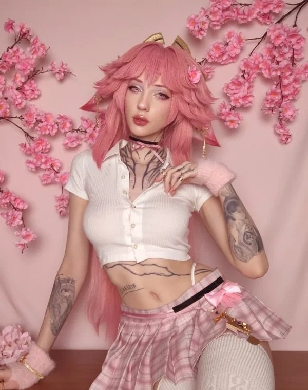 yae miko cosplay​ (15)