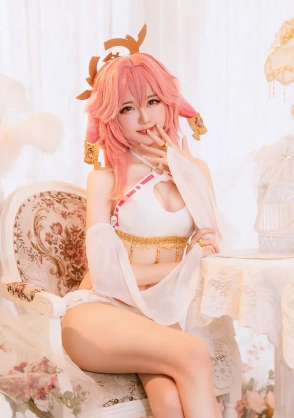 yae miko cosplay​ (24)