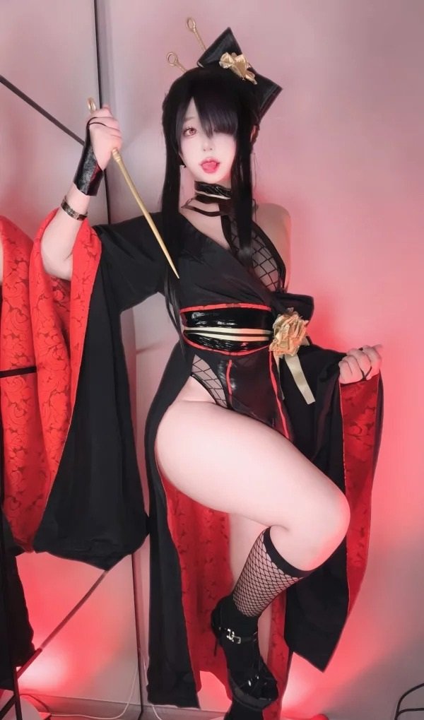 yor forger cosplay​ (1)
