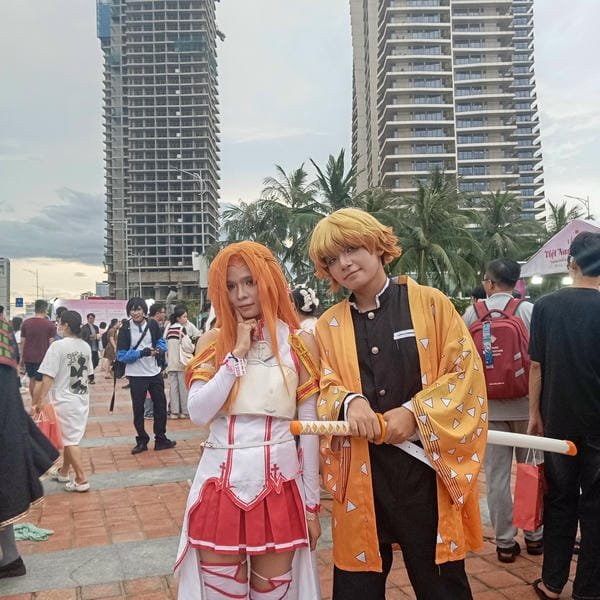 zenitsu cosplay 4