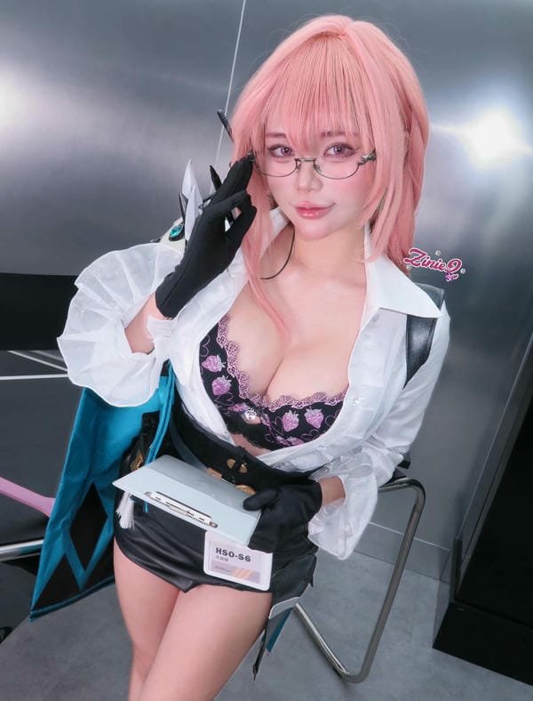 zinie quỳnh cosplay 13