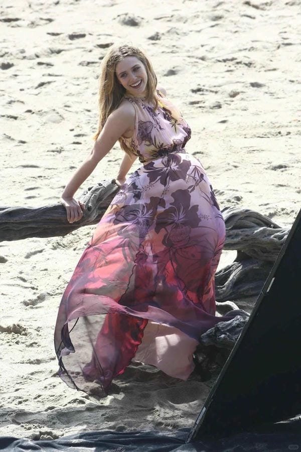 elizabeth olsen bikini (12)