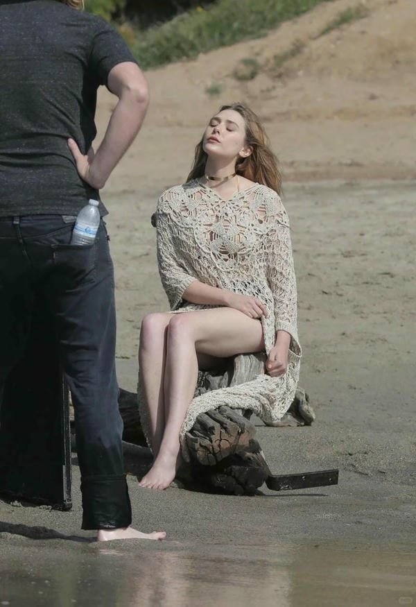 elizabeth olsen bikini (15)