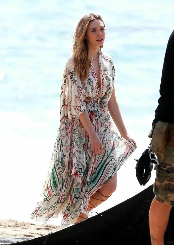 elizabeth olsen bikini (16)