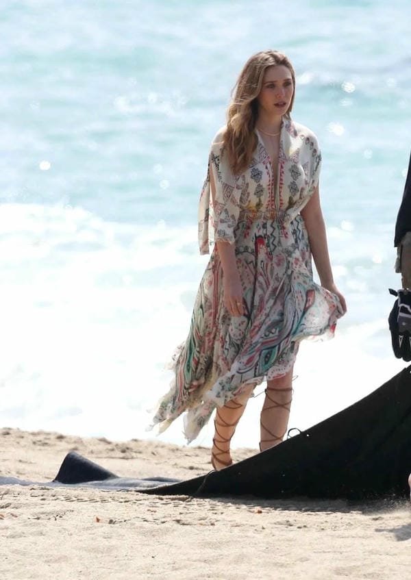 elizabeth olsen bikini (17)