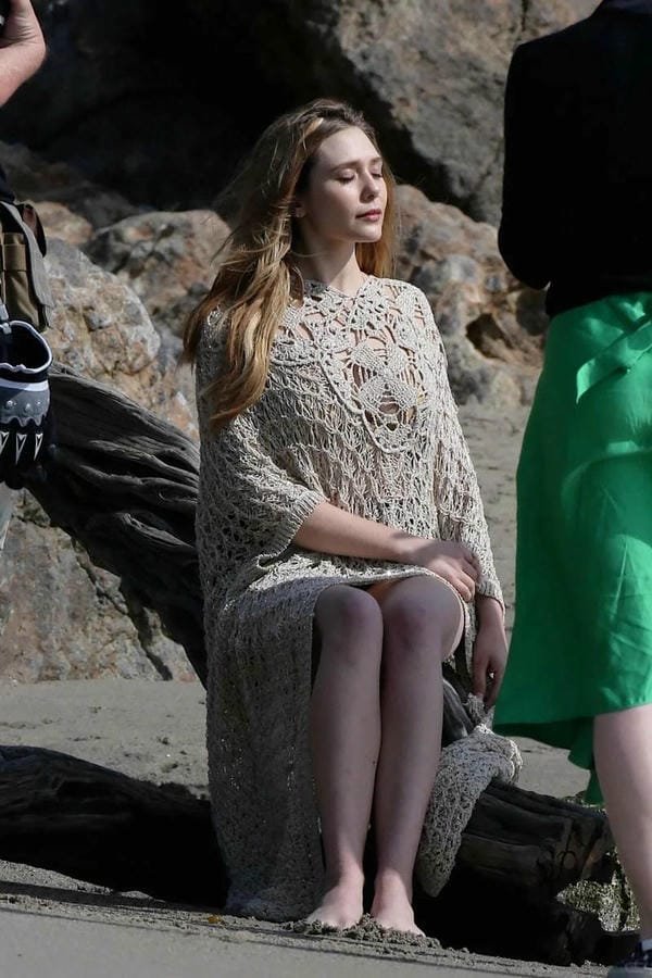 elizabeth olsen bikini (21)