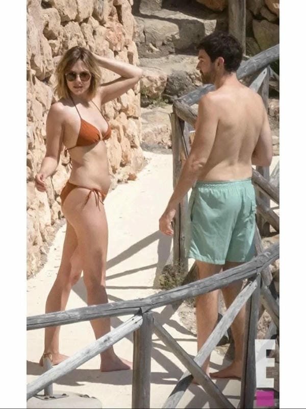 elizabeth olsen bikini (30)