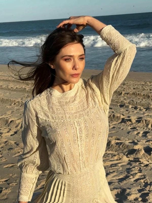 elizabeth olsen bikini (6)