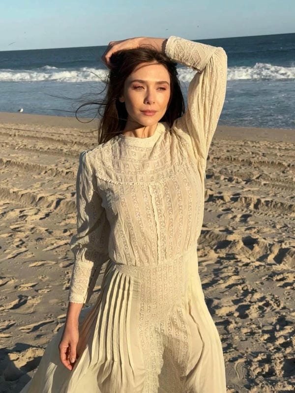 elizabeth olsen bikini (7)