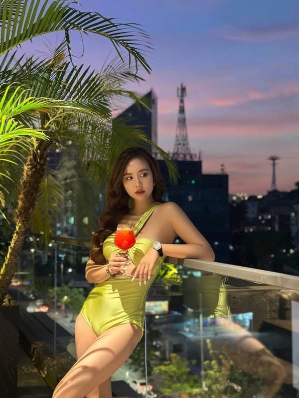 huyền lizzie bikini (5)