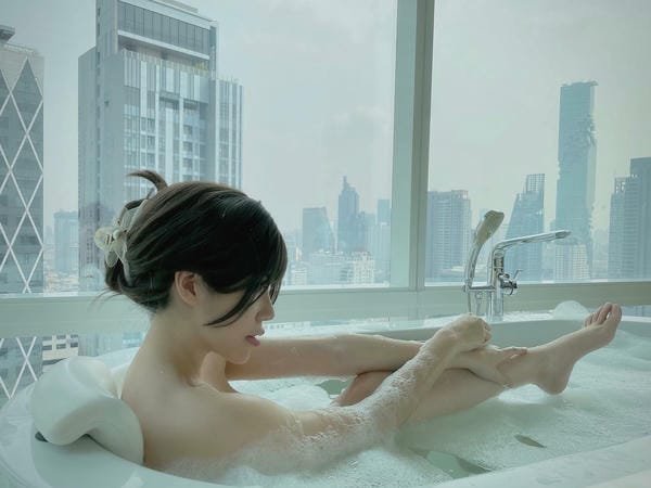 ain nguyen nude (13)