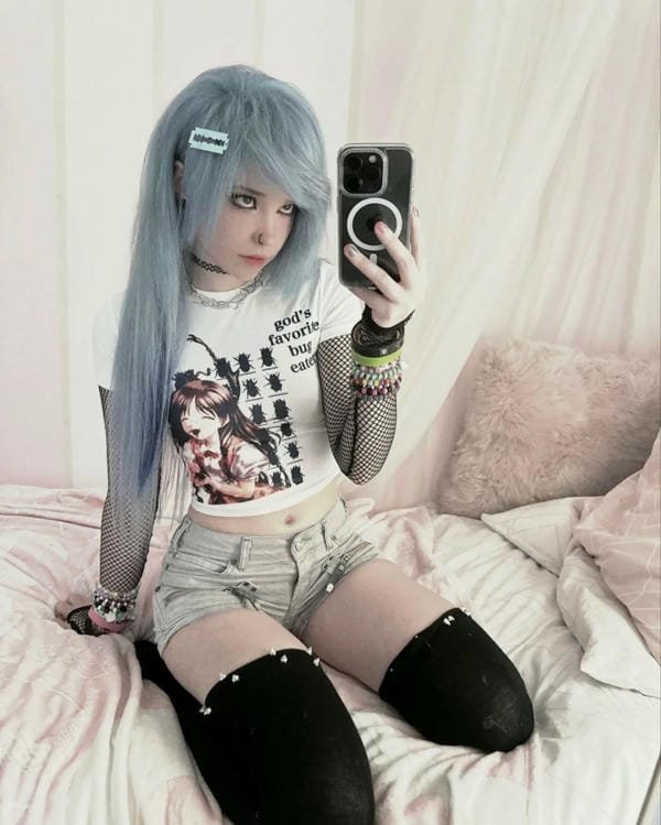 belle delphine nude (7)