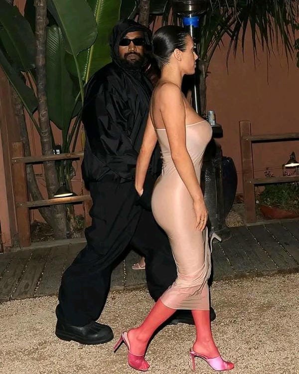 bianca censori nude (21)