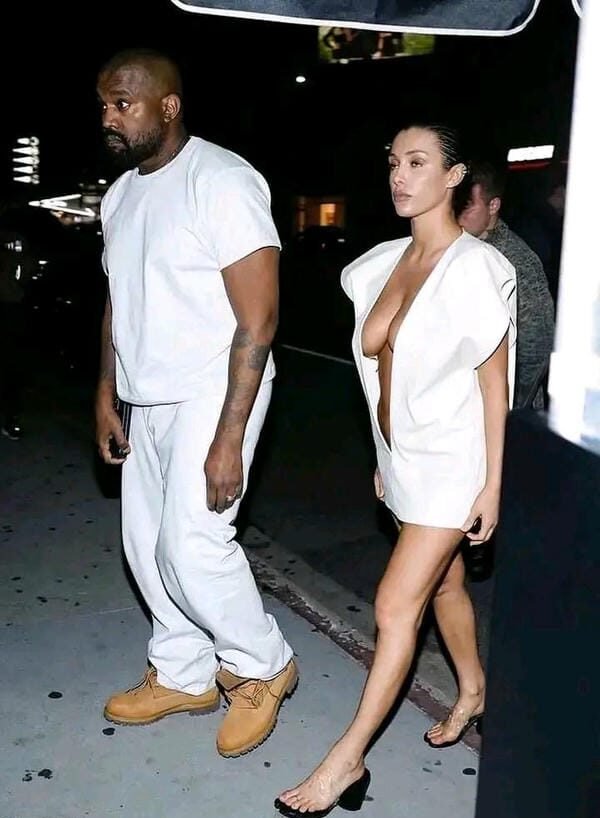 bianca censori nude (23)