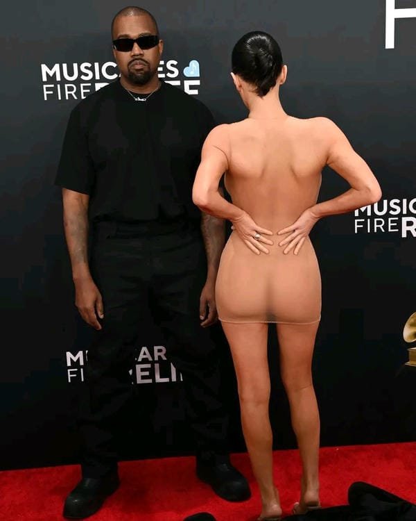 bianca censori nude (6)