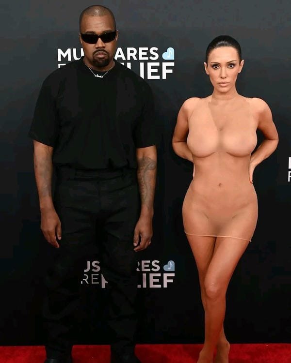 bianca censori nude (7)